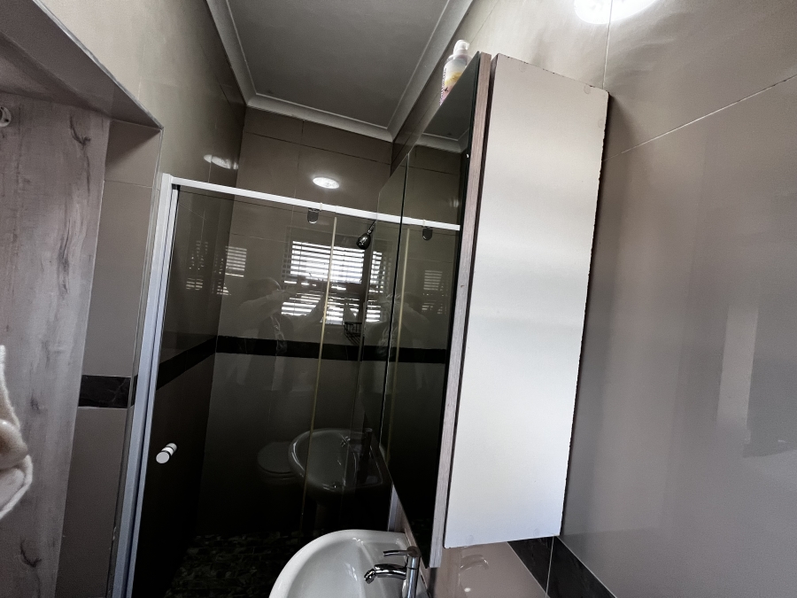 To Let 5 Bedroom Property for Rent in Parklands North Western Cape